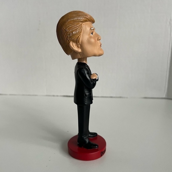 NIB - Donald Trump Bobblehead, 45th President of the United States. - Picture 3 of 13